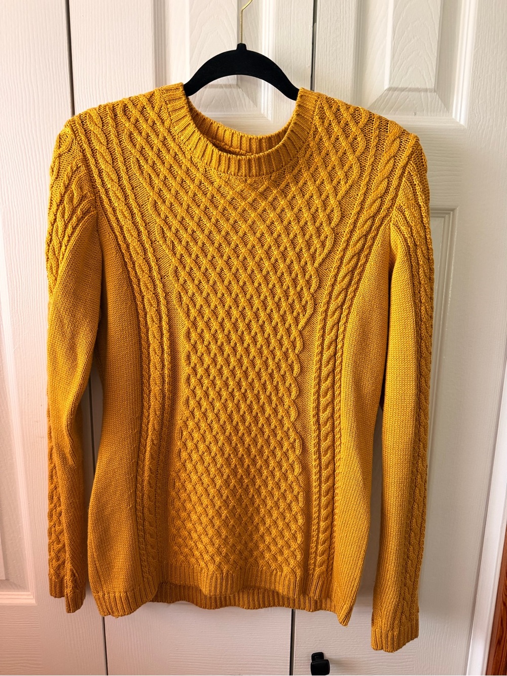 Women's Cable Knit Crewneck Sweater - Mustard Yellow